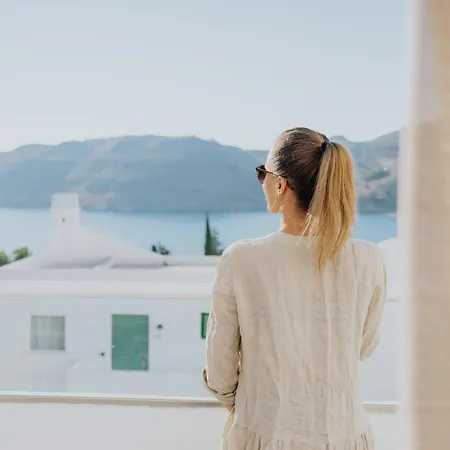 מלון Village & - Adults Only