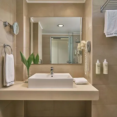 מלון Village & - Adults Only 5*