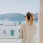 فندق Village & - Adults Only